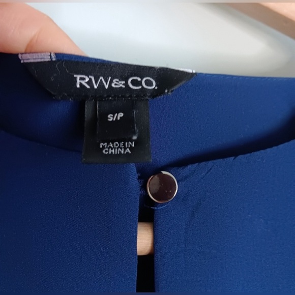 RW&Co High-Low Blouse with Keyhole Front & Cuffed Sleeves - Picture 5 of 8